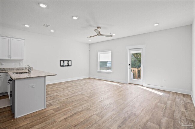 Foto del edificio - 1419 Iroquois Ct