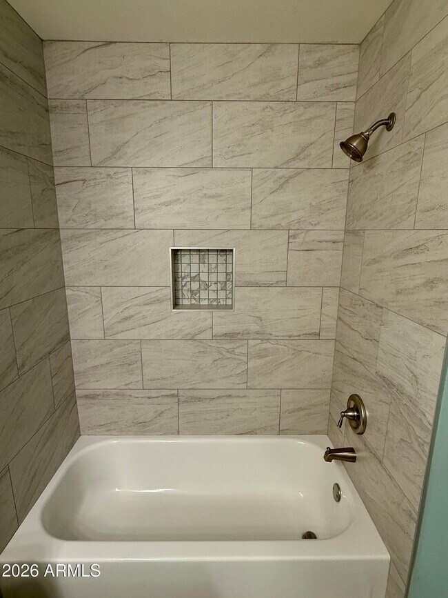 Foto del edificio - 1632 N El Camino