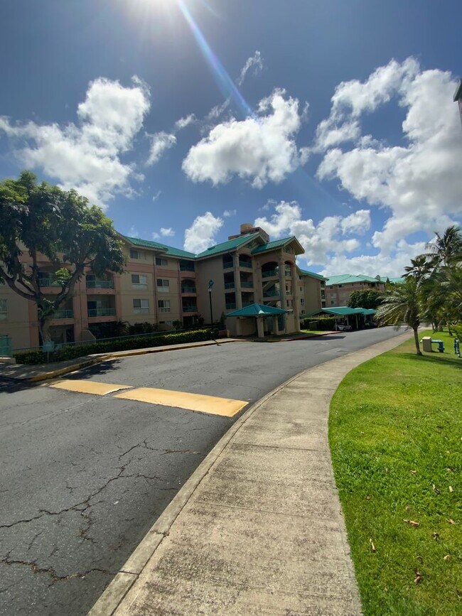 Foto del edificio - COUNTRY CLUB VILLAGE WITH 2 ASSIGNED PARKING
