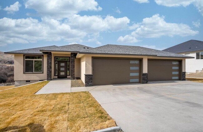 Foto del edificio - Luxury New Construction Five Bedroom Three...