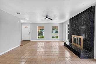Building Photo - 1119 Pinecroft Dr