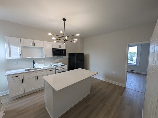 Building Photo - 434 N 52nd St
