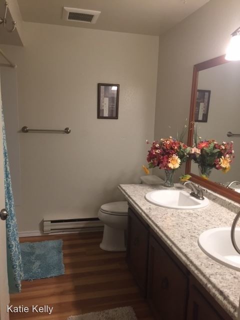 Foto principal - 1023 NE Northgate Way