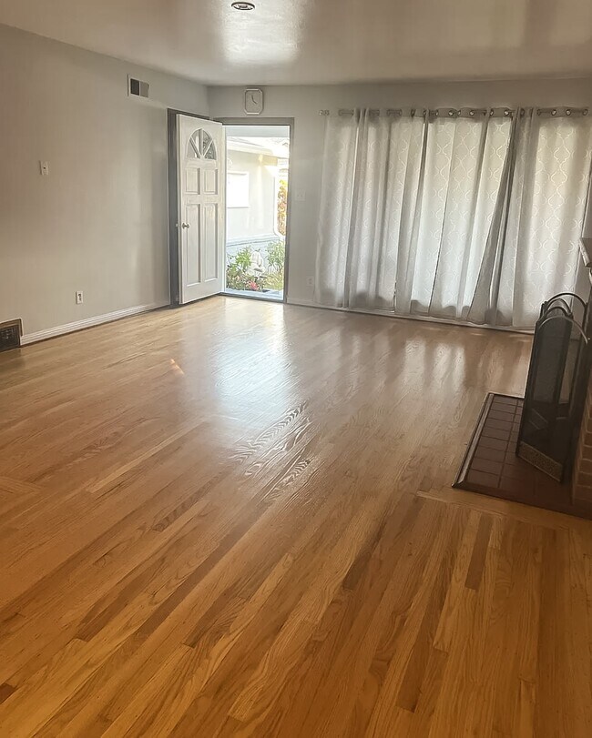 Foto del edificio - 2285 Pulgas Ave