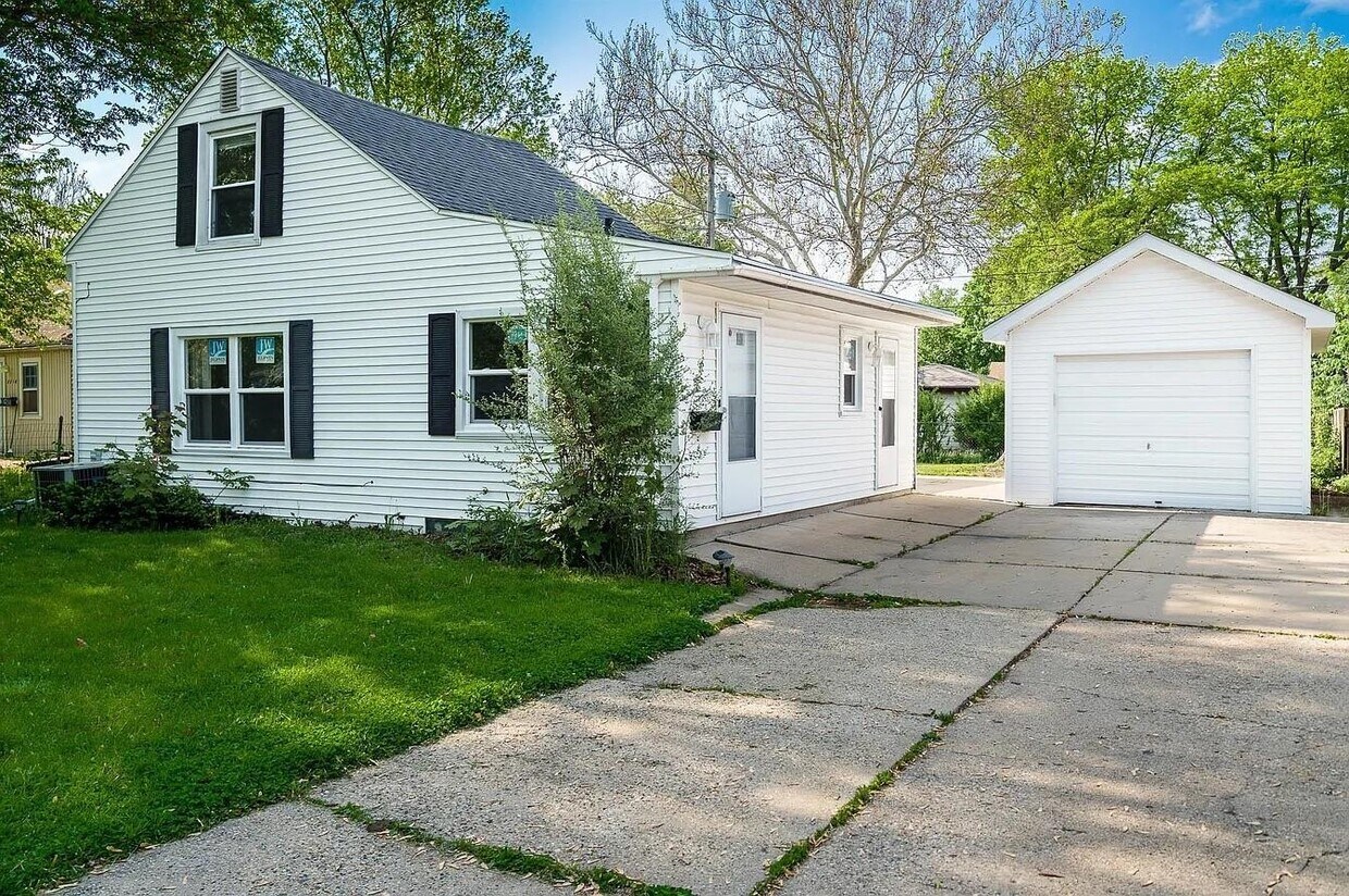 Foto principal - 2318 Midway Dr