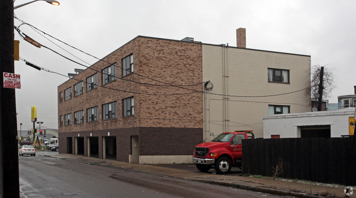 Building Photo - 135 Broadway