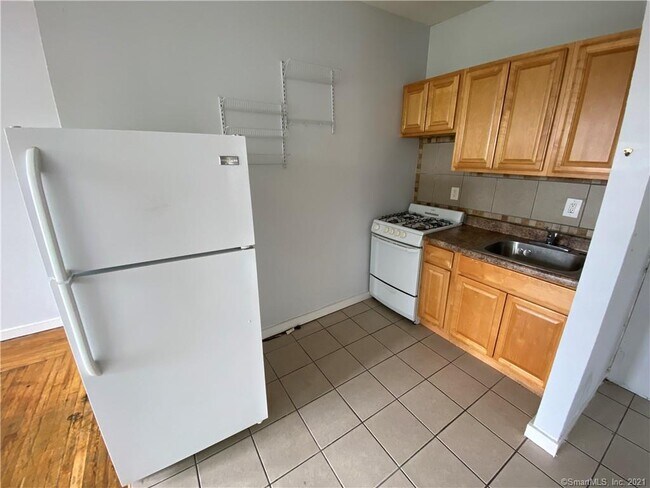 Building Photo - 522 Elm St