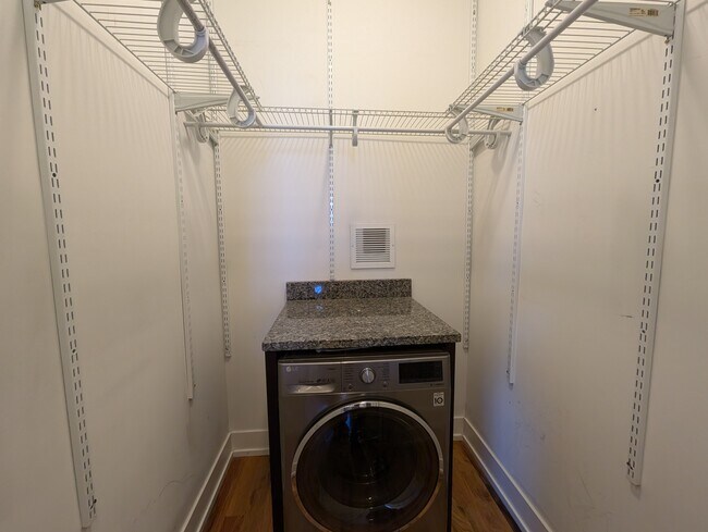 Foto del edificio - 2907 N Mildred Ave