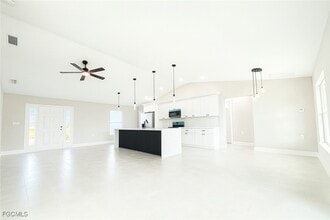 Building Photo - 112 NW 23rd Ave