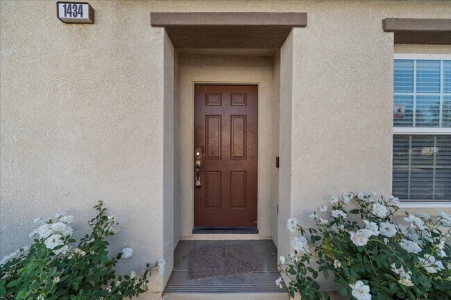 Foto del edificio - Beautiful 4 bedroom home in gated community