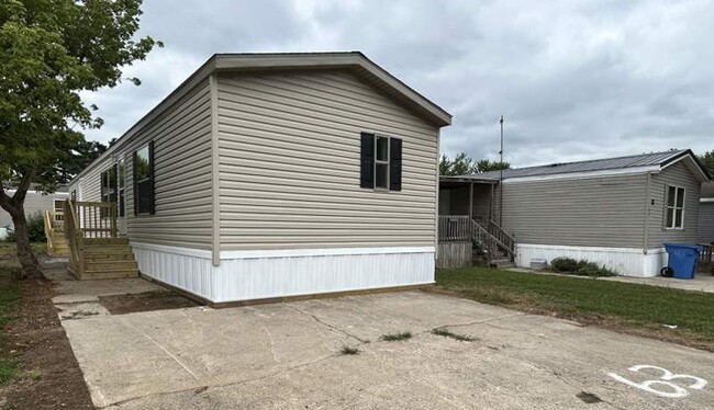 Building Photo - 4614 E Old Trail Rd