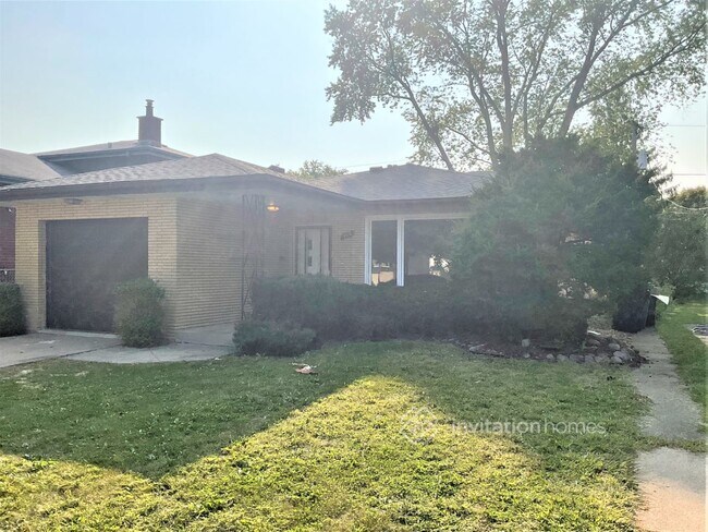 Building Photo - 9914 S Turner Ave