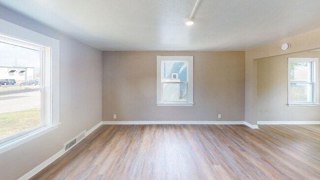 Foto del edificio - 597-599 Morris Ave