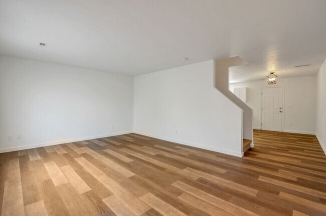 Foto del edificio - Newly Updated Pet Friendly 3 Bed - 2 Bath ...