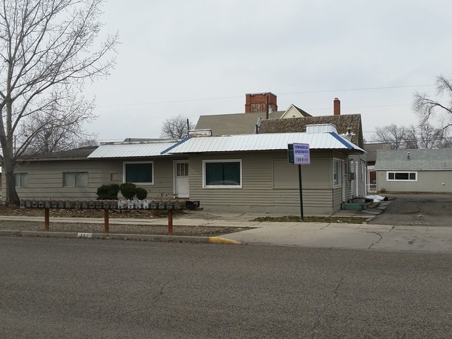 Building Photo - Townhouse Apts with upside