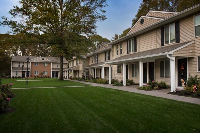 Building Photo - 31 Country Club Dr