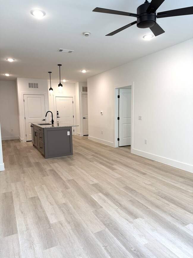 Foto del edificio - 16601 Braker Ln