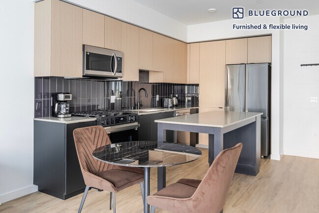 Building Photo - 350 Chastain Pl