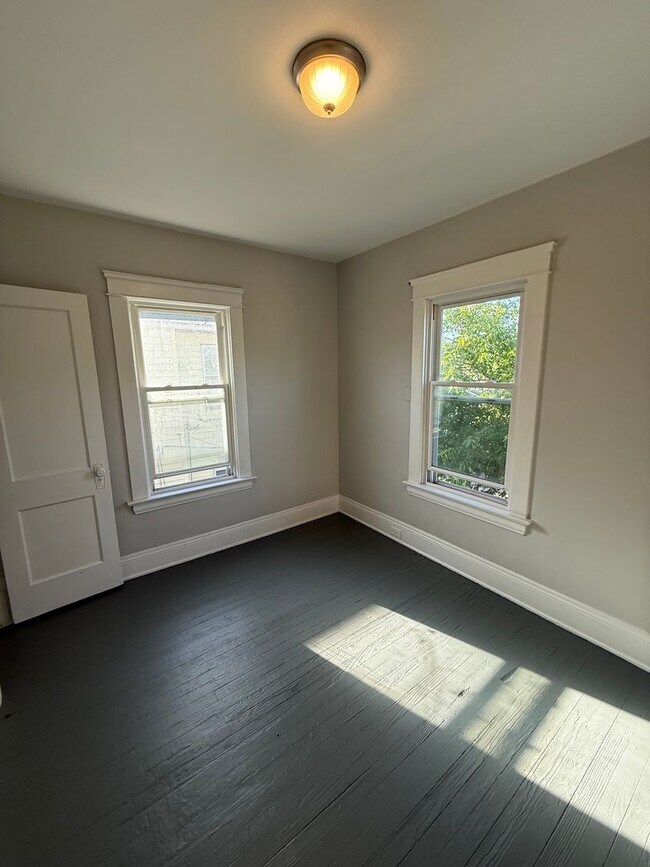 Foto del edificio - SECTION 8 & EDEN Accepted! - Fully Renovated 3-Bedroom Apartment