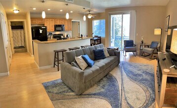 Building Photo - 606 W S Temple St