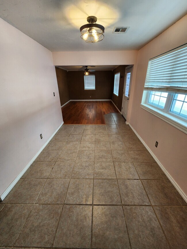 Foto del edificio - 729 E 22nd St