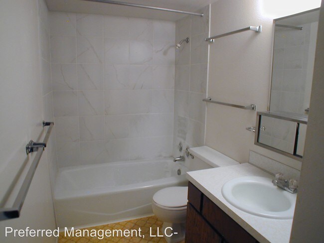 Building Photo - 153-155 Brookfield Ct