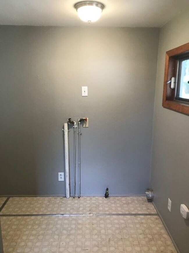 Foto del edificio - 43 Fisherville Rd