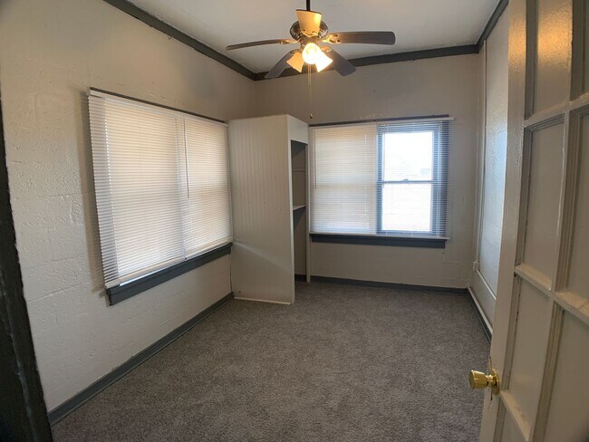Foto del edificio - Trendy 2 Bedroom, Downtown Moore
