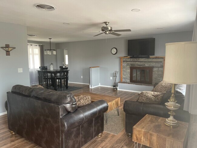 Foto del edificio - 615 Virginia Ct