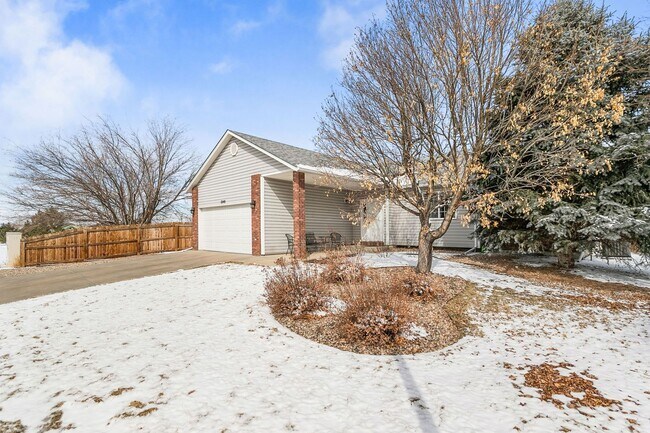 Foto del edificio - 3 Bedroom Ranch in Windsor