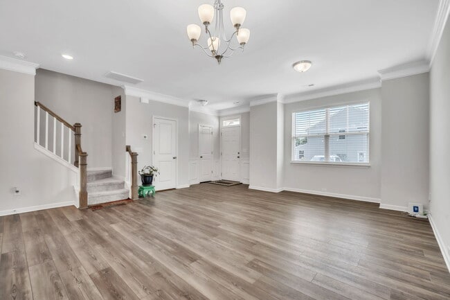 Foto del edificio - 351 Intrepid Ct