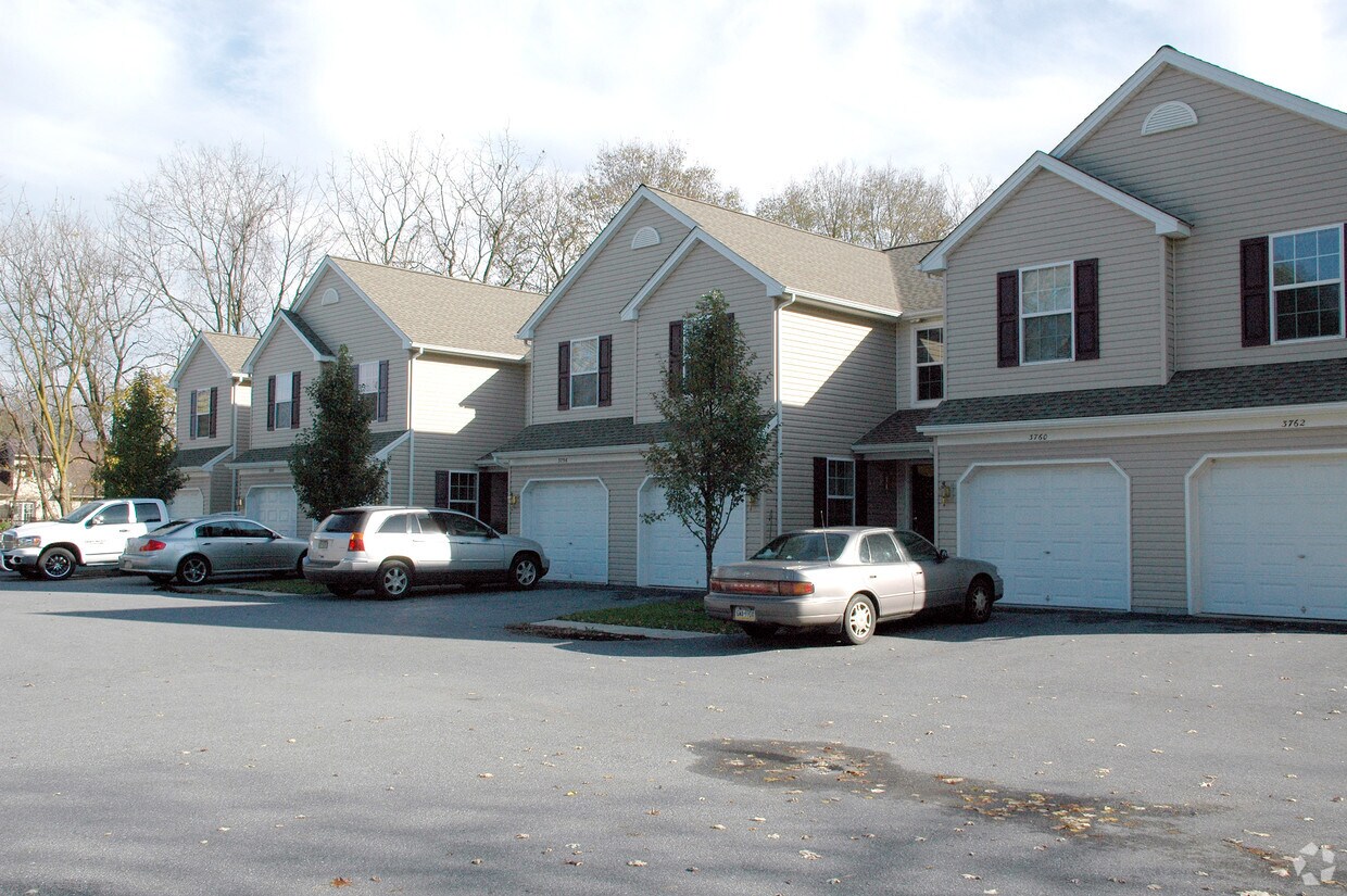 Foto principal - 3750 Columbia Ave