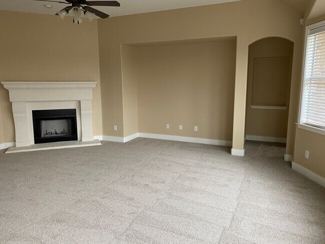 Foto del edificio - Spacious 3-Bedroom Home for Lease in the h...