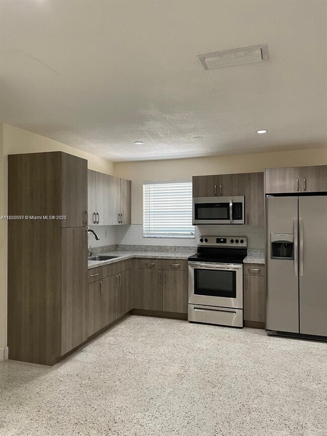Foto del edificio - 38 Silver Springs Dr