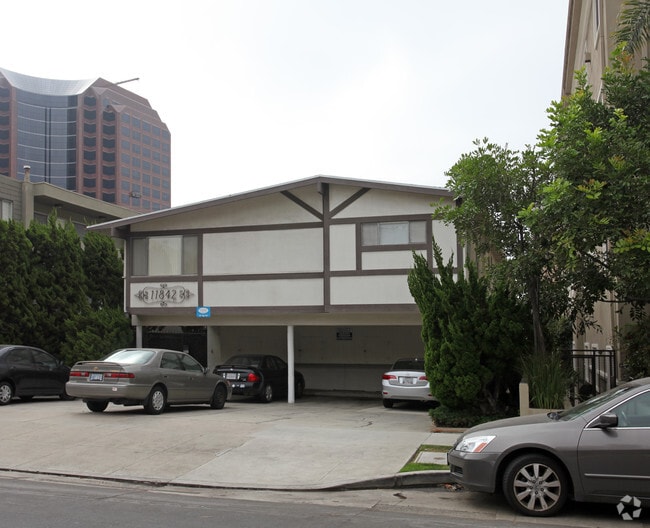 Building Photo - 11842 Goshen Ave