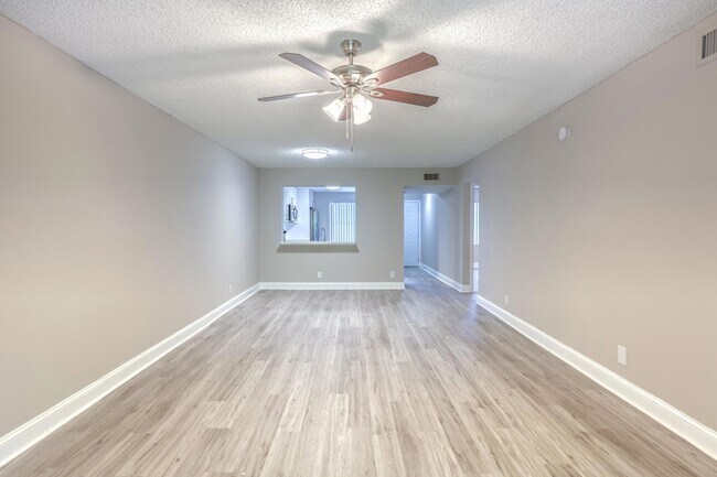 Foto del edificio - 240 SE 10th St