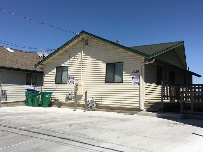 Primary Photo - 1320 Terrace Dr