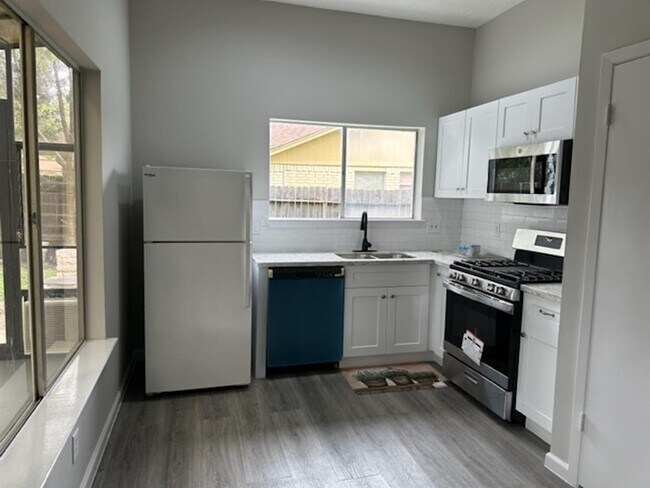 Building Photo - 2703 N Belgravia Dr