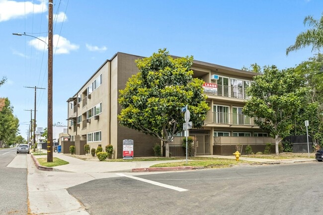 Building Photo - 5409 Radford Ave