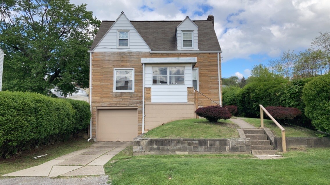 Primary Photo - 144 Oak St