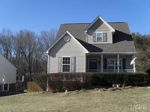 Building Photo - 105 New Towne Rd