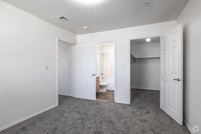 2BD, 2BA 1016 SF Flat - The Bristol