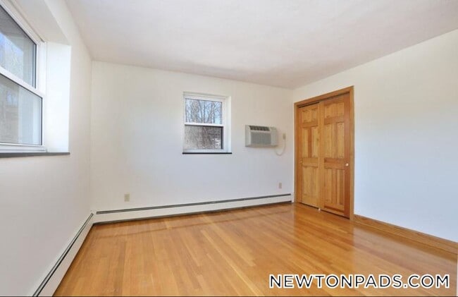 Building Photo - 288 Grove St