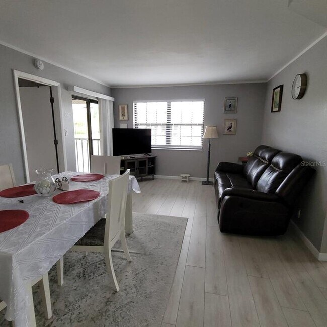 Foto del edificio - 19505 Quesada Ave