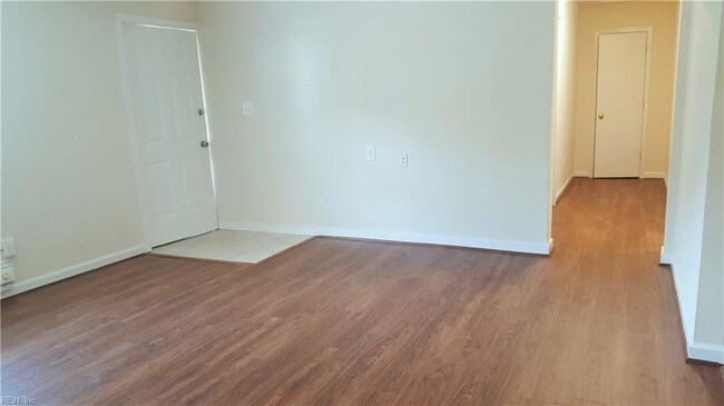 Foto del edificio - 8562 Guinea Rd