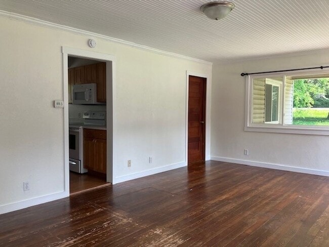 Foto del edificio - 3-Bedroom 1 Bathroom Lake House!