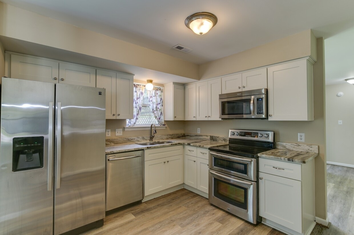 Foto principal - 732 Galahad Dr