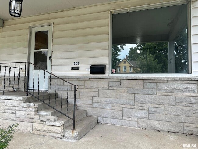 Building Photo - 202 N State St