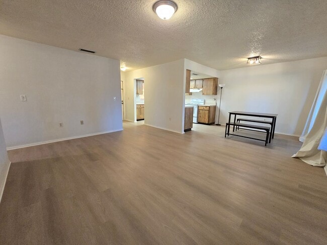 Foto del edificio - Move-In Ready 3-Bedroom Home Near UTC & Sa...