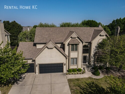 Building Photo - Large Luxury 2-Story w/3-car Garage  #12204